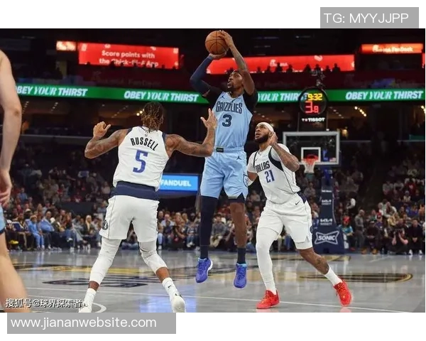 克莱回忆灰熊恶行22年季后赛致队友胳膊肘骨折的惨痛经历 克莱回忆灰熊恶行22年季后赛致队友胳膊肘骨折的惨痛经历