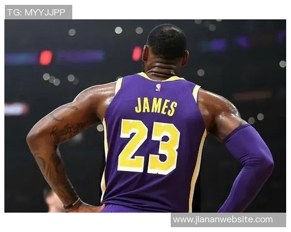 詹姆斯分享20张珍贵照片庆祝第23个赛季荣耀时刻尽情享受篮球人生
