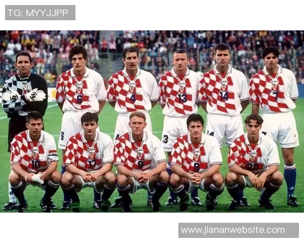 博尼回忆初恋球衣埃托奥的蓝黑战袍承载青春梦想 博尼回忆初恋球衣埃托奥的蓝黑战袍承载青春梦想