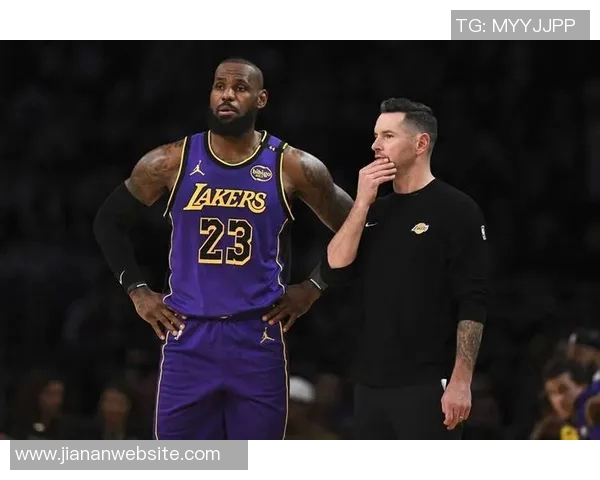 A史密斯：詹姆斯的收入应与其贡献相匹配NBA薪资水平亟待提升